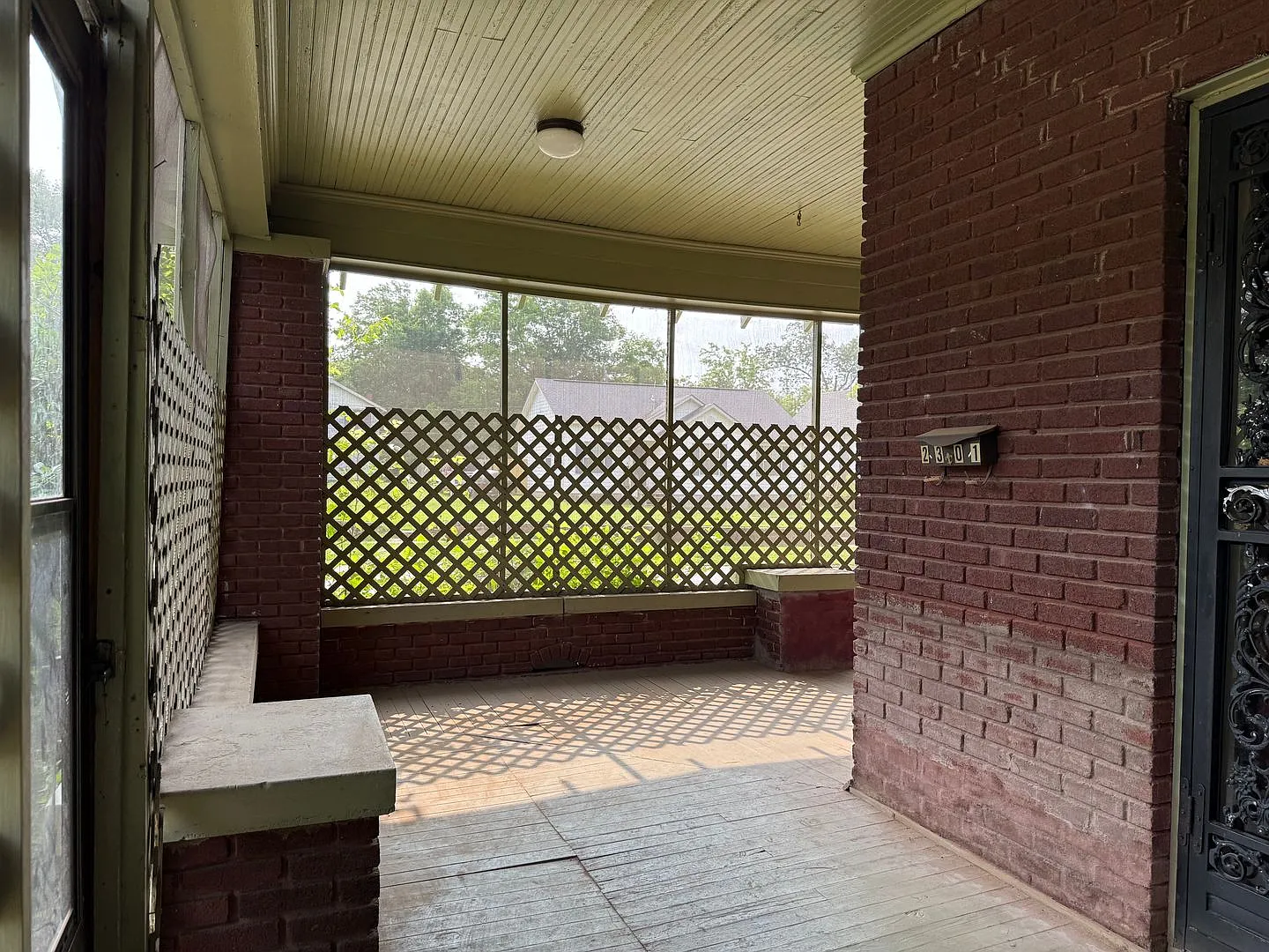 2301 W 17th St., Little Rock AR 72202 - Classic Character Large 3br 1ba w/den and separate dining... — Photo 2