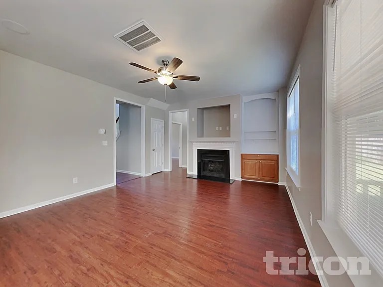 308 Collinsworth Dr — Photo 3