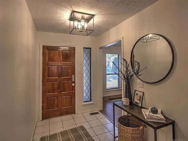 8917 S 70th East Ave — Photo 3