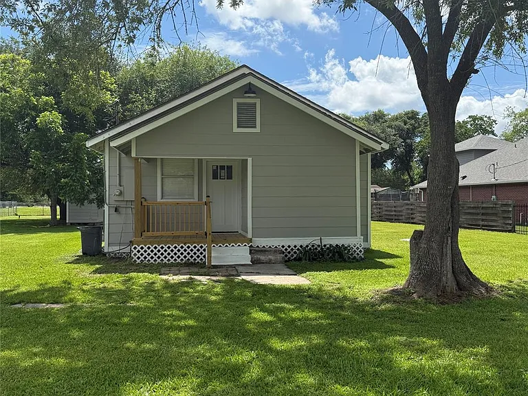 8926 Courtney Dr — Photo 2