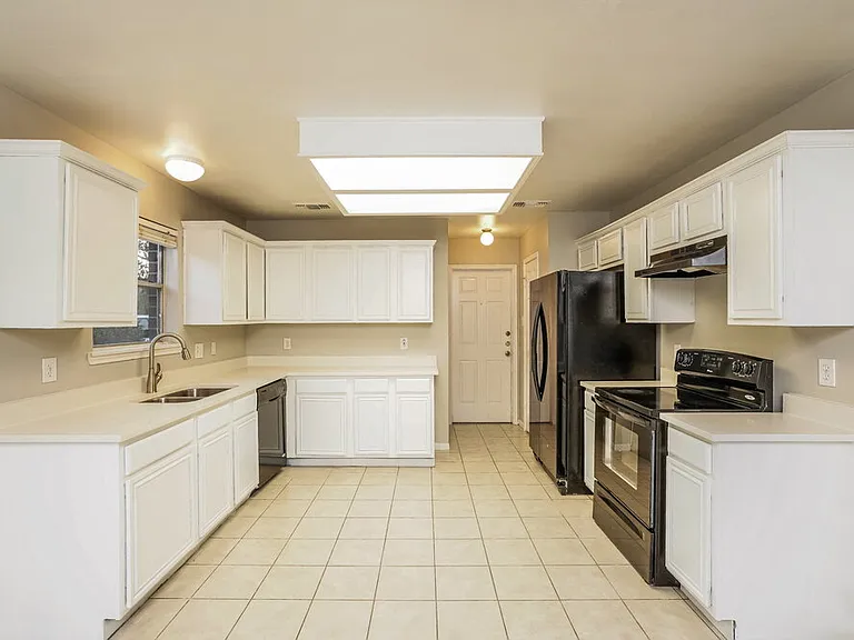 2803 Green Hollow Ct — Photo 8