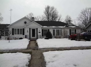 215 W 11th St, Rochester, IN 46975