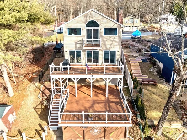 82 Klondike Rd, Dudley, MA 01571