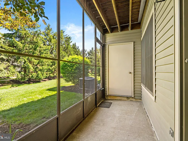 109 Wyndham Pl — Photo 22