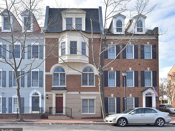 2nd image of 512 N Royal St