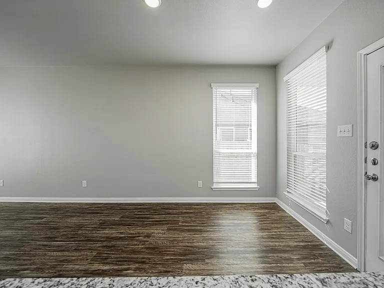 525 Fallbrook Dr — Photo 15