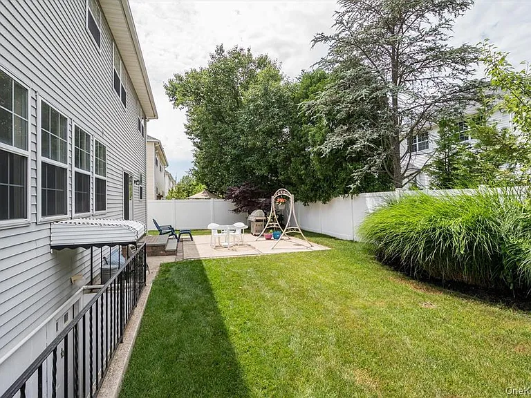 23 Honeysuckle Ct — Photo 19