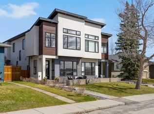 3538 S 36th Ave SW, Calgary, AB T3E 1C4