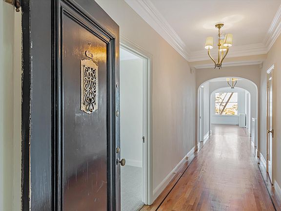 3rd image of 1275 Greenwich St #402