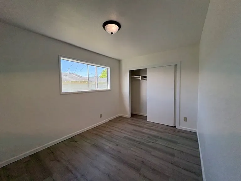 301 S G St — Photo 13
