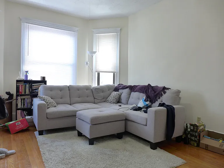 145 Sutherland Rd — Photo 3