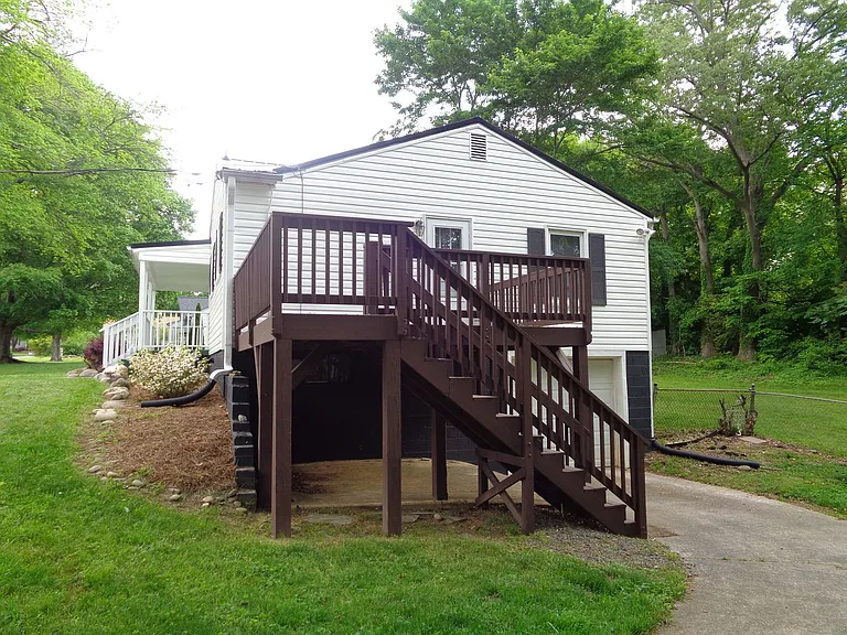 135 Lindbergh St — Photo 14
