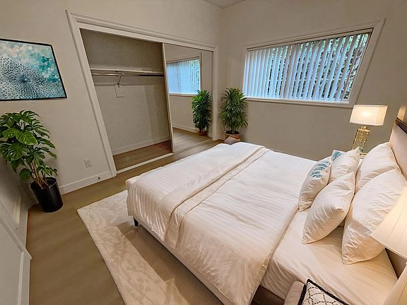 5th image of 922 N Croft Ave #104