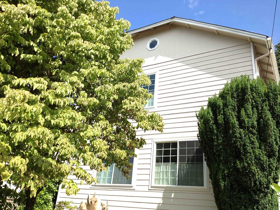 2nd image of 826 NE 82nd St