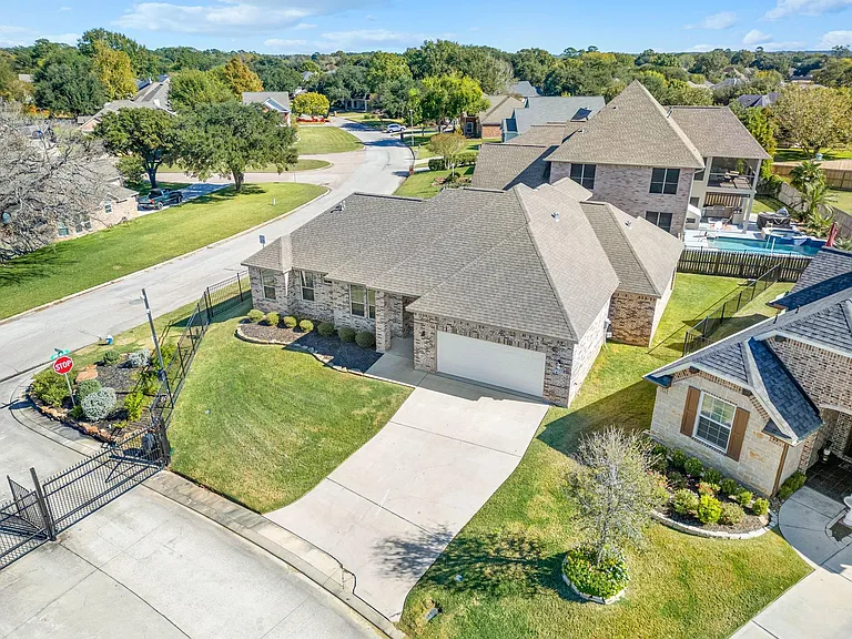5401 Zephyr Ln — Photo 25