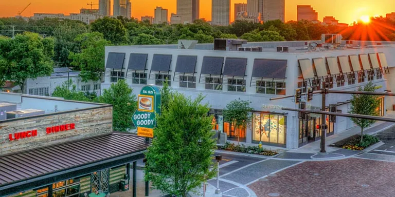 Convenient to Hyde Park Village and SOHO
