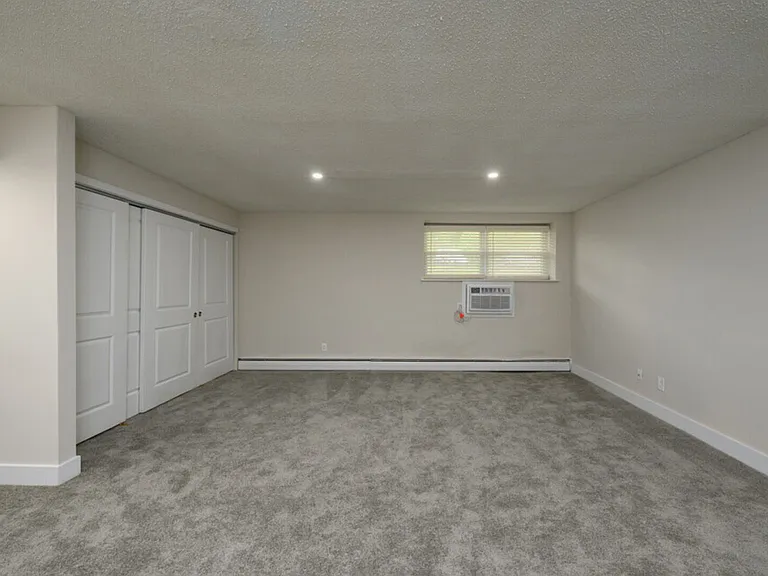 Green Valley Manor — Photo 13