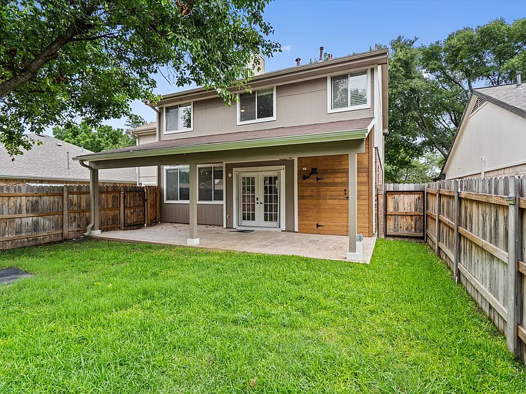 1203 Thackeray Ln — Photo 35