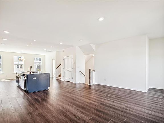 2nd image of 847 Parc Townes Dr #B