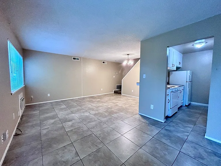 926 Carro Dr — Photo 3