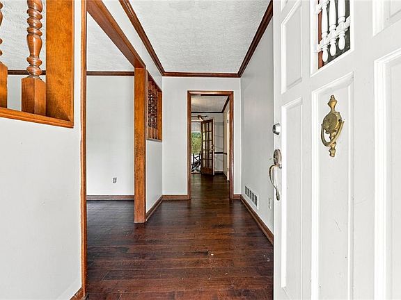 4th image of 2864 London Ln