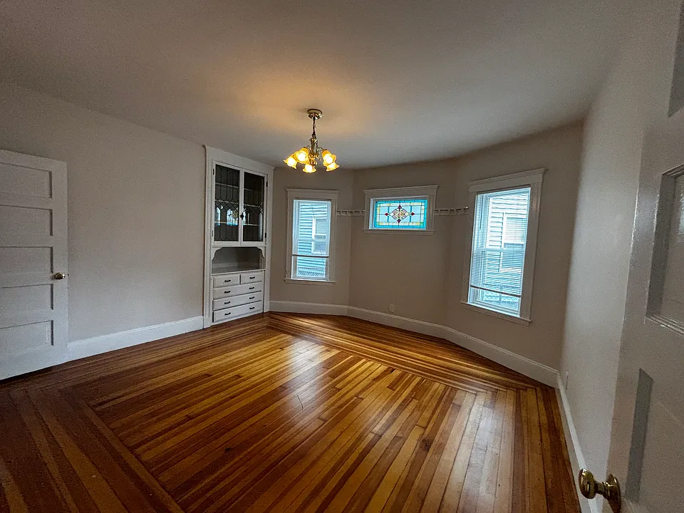 25 Howes St #1