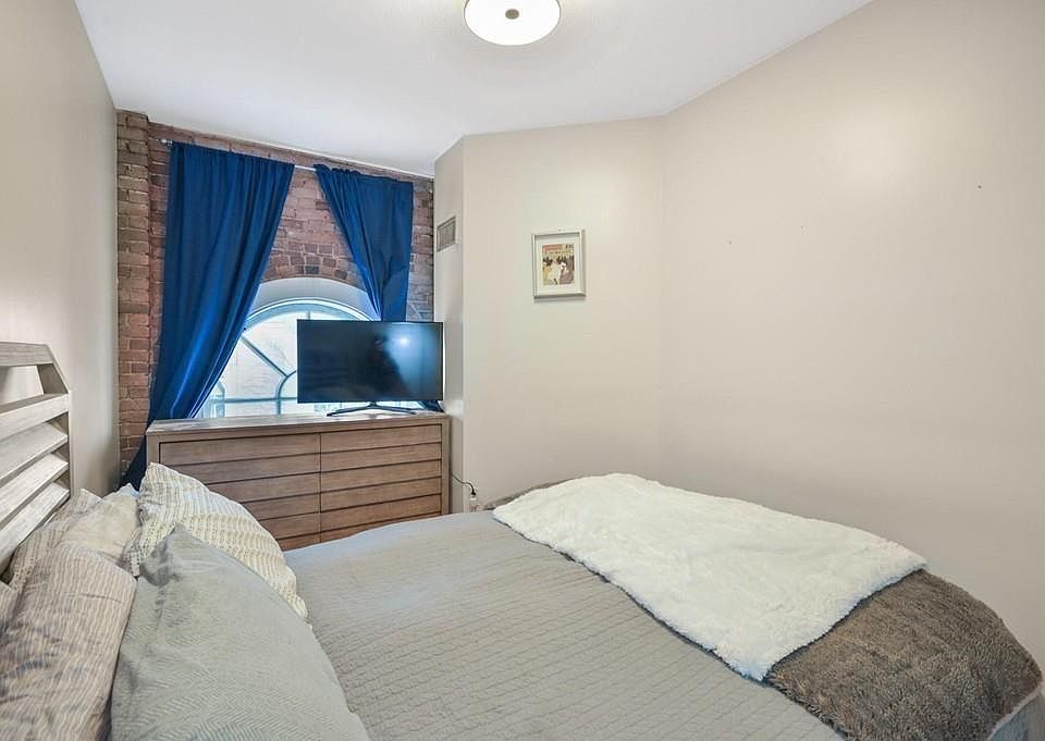 1st image of 106 13th St APT 224