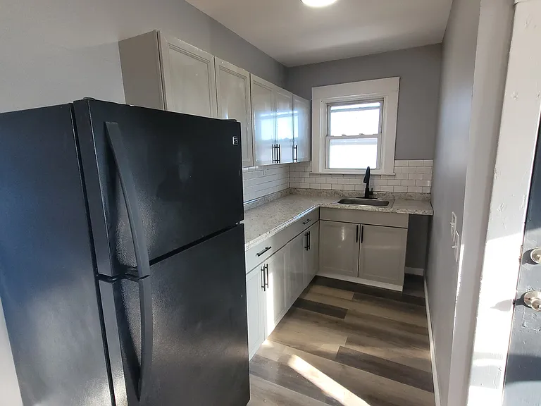 15 Carlton St #2R — Photo 1