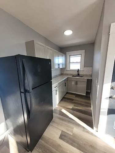 15 Carlton St #2R Photo 1