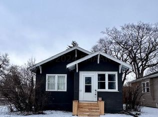 1302 10th St S, Fargo, ND 58103