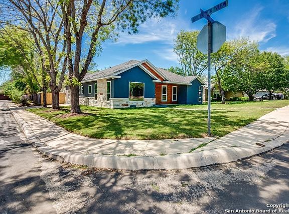 4th image of 13903 S Village Dr