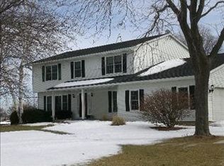 4412 Gayle Dr, Woodstock, IL 60098