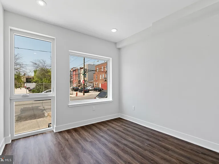 321 W Berks St #1 — Photo 11