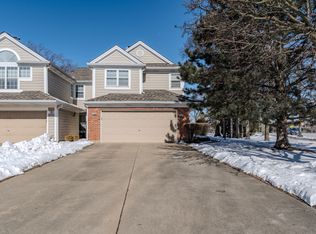 220 Woodstone Dr, Buffalo Grove, IL 60089