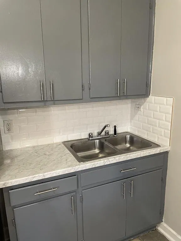 510 Raymond Rd — Photo 2