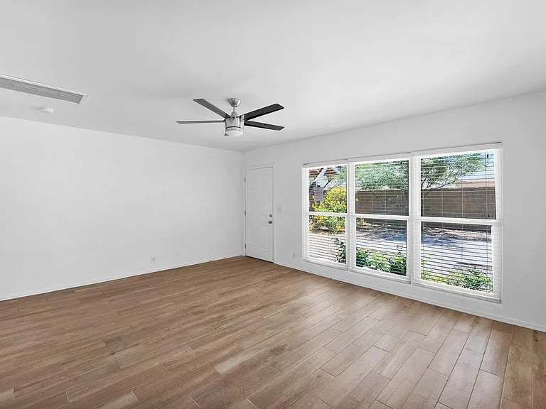 547 W San Juan Ave #B — Photo 13