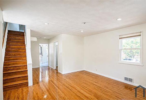 3rd image of 530 Oglethorpe St NE