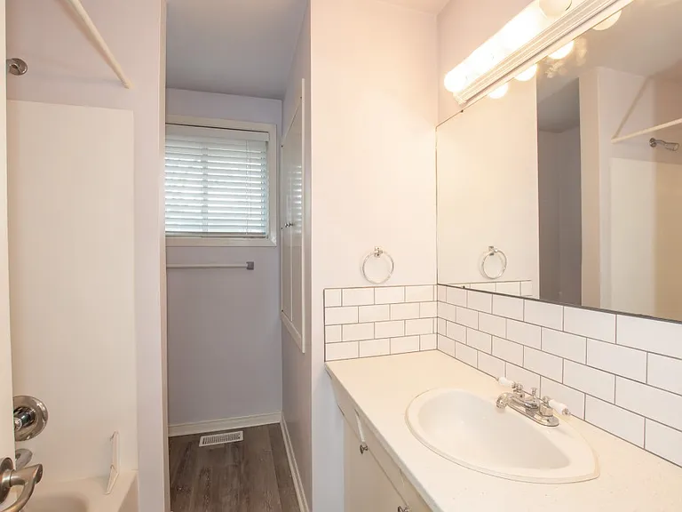 54 Trelawn Pkwy — Photo 17