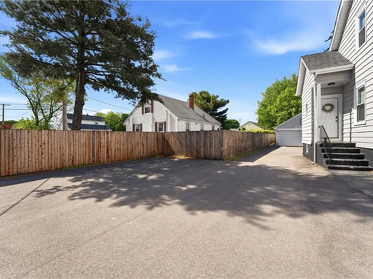 33 Laura St #2 — Photo 33