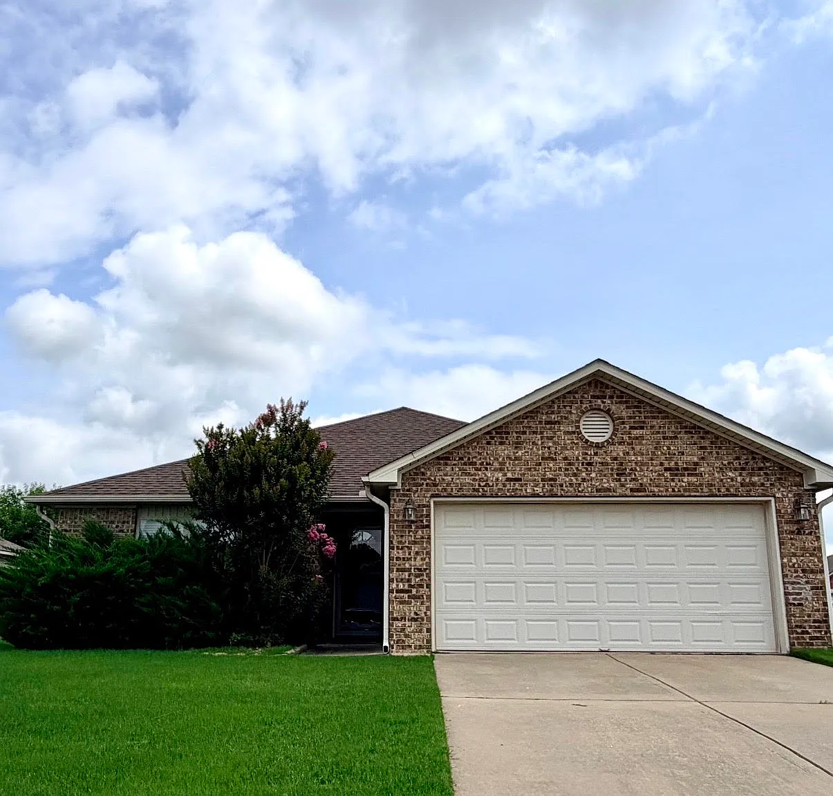 3 bed, 1356 sqft, $1,595 — Photo 1