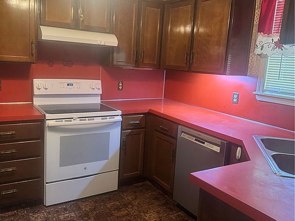 4th image of 2505 S Elm St