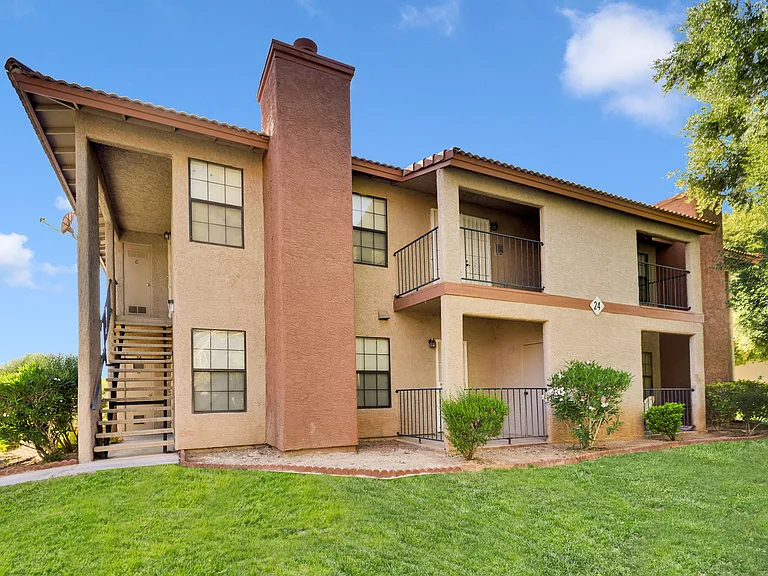 5576 W Rochelle Ave #24C24C — Photo 2