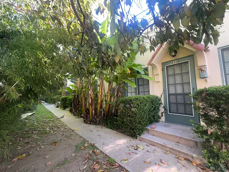 1433 Centinela Ave #B — Photo 11
