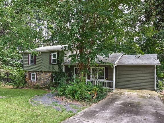 3rd image of 795 Marthas Dr