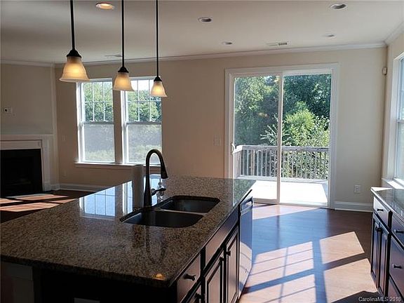 3rd image of 142 Blossom Ridge Dr