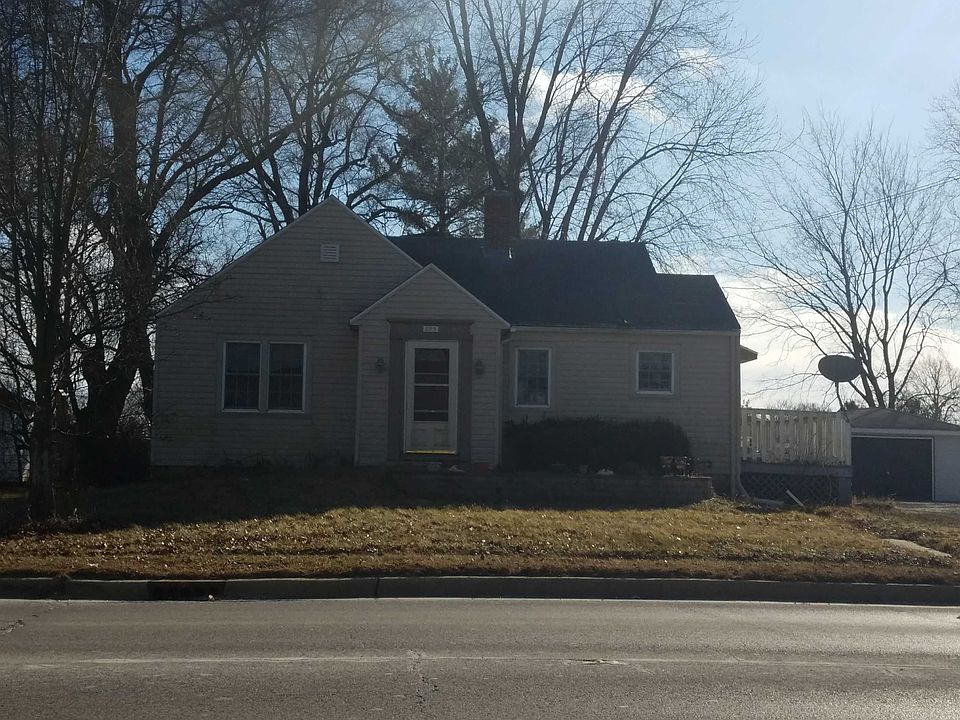 1st image of 885 E Division St