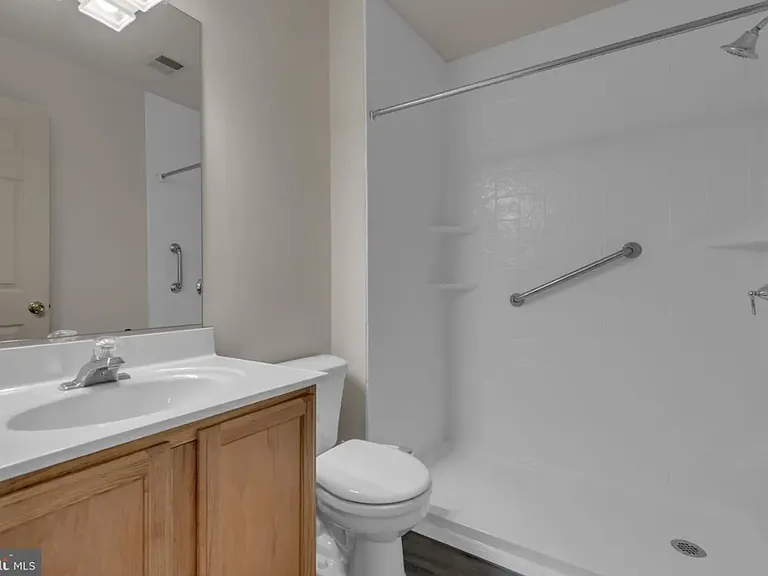 702 Horse Chestnut Ct — Photo 15