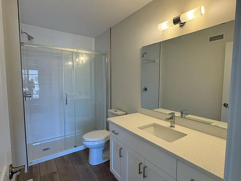 824 Woolwich St #163 — Photo 8