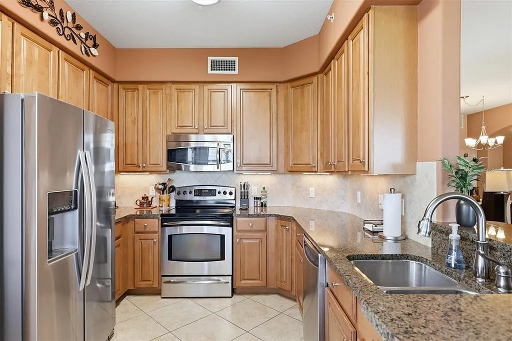 3 bed, 2.0 bath, 1786 sqft, $6,995 — Photo 3