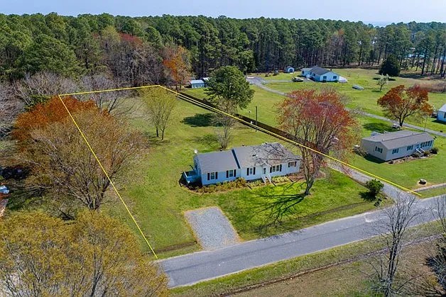 4115 Bluff Point Rd — Photo 3